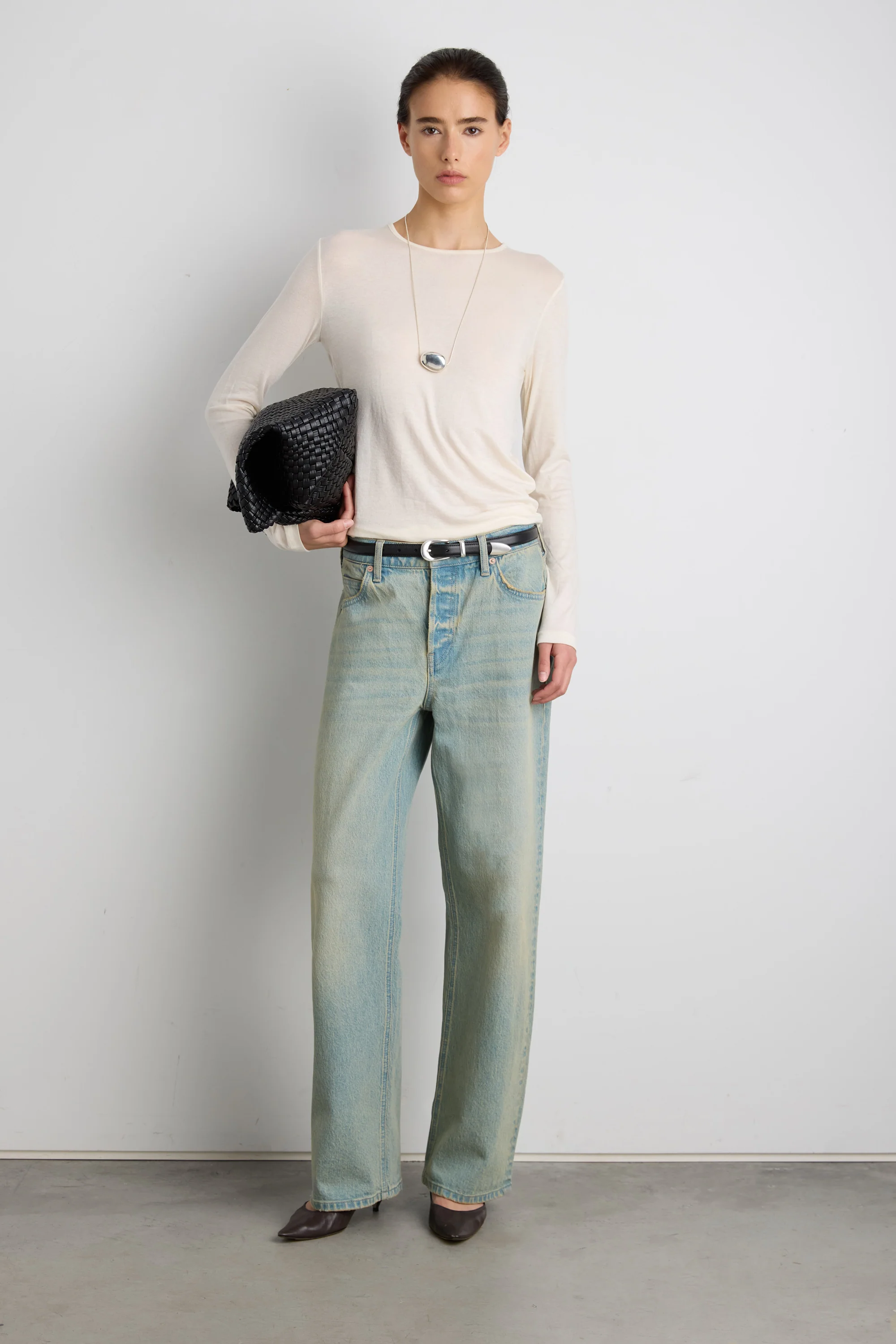 MID-RISE STRAIGHT LEG JEAN - Image 13