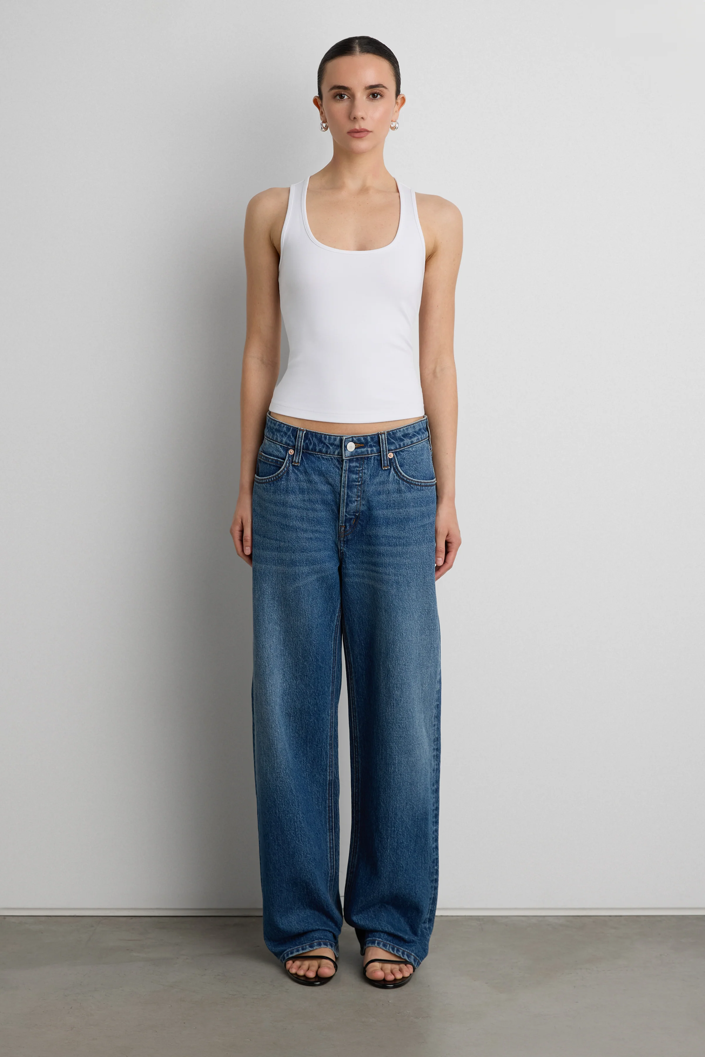 MID-RISE STRAIGHT LEG JEAN - Image 4