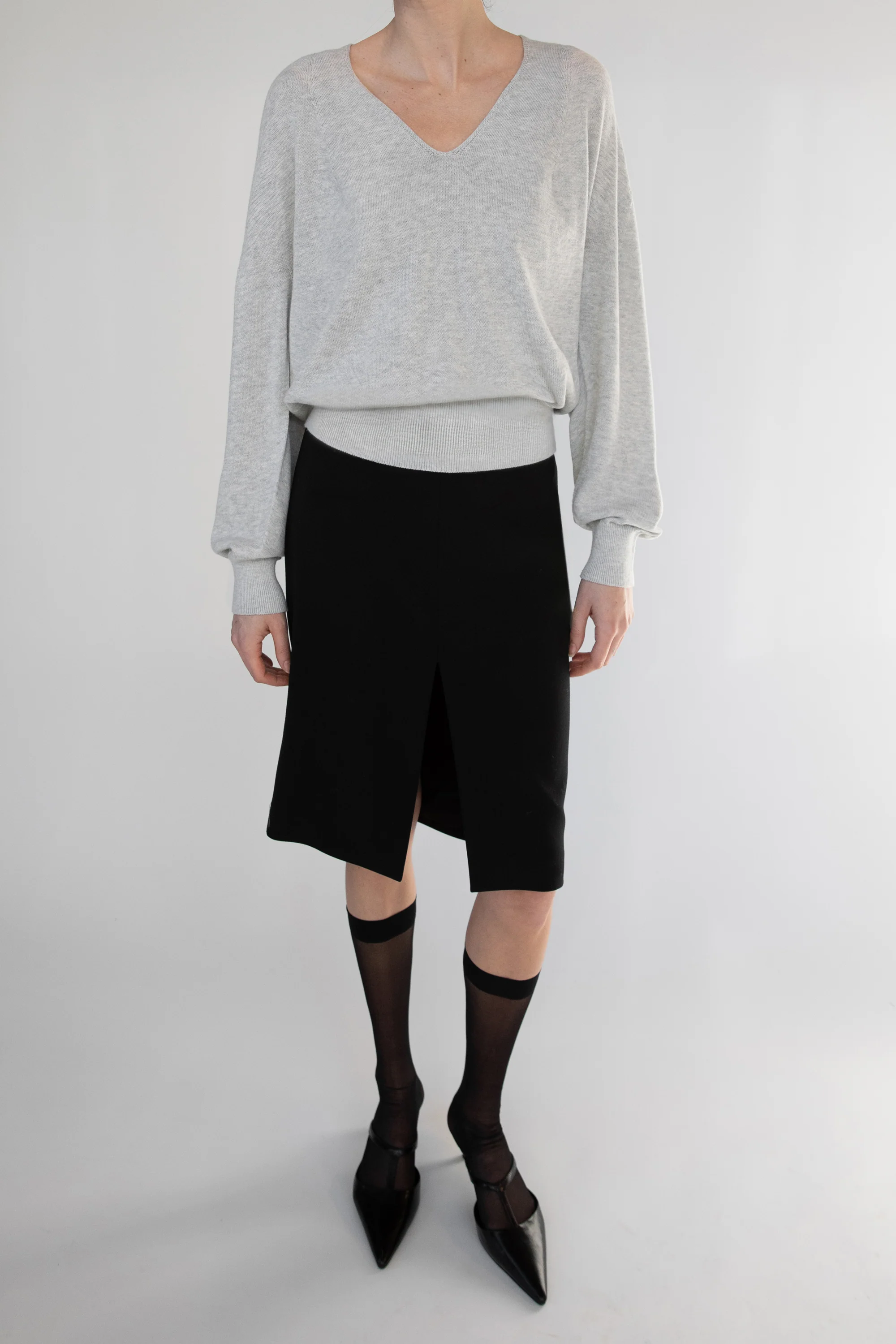 3D KNIT V-NECK SWEATER - Image 9