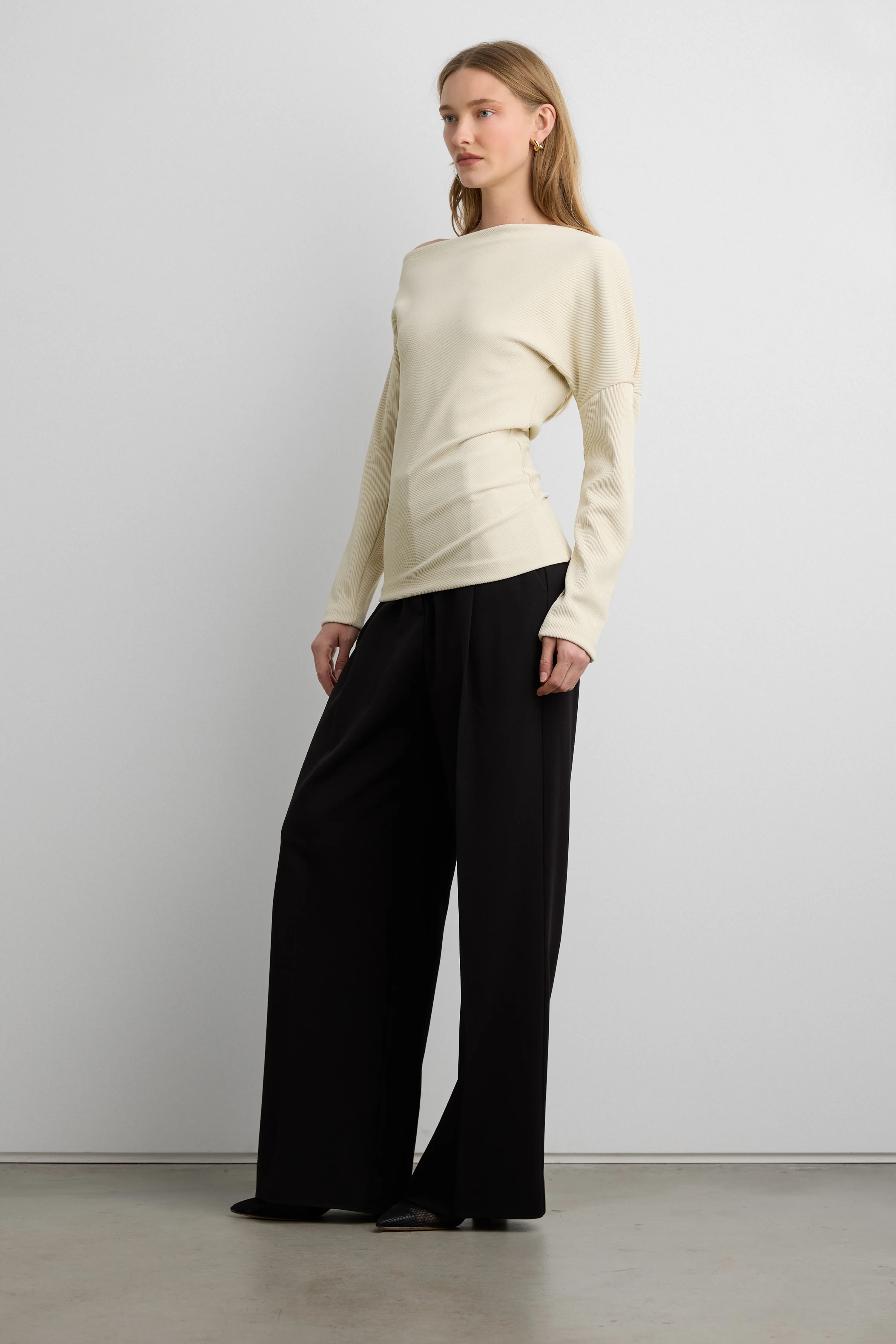 RIBBED KNIT OFF-SHOULDER DRAPED TOP - Image 3