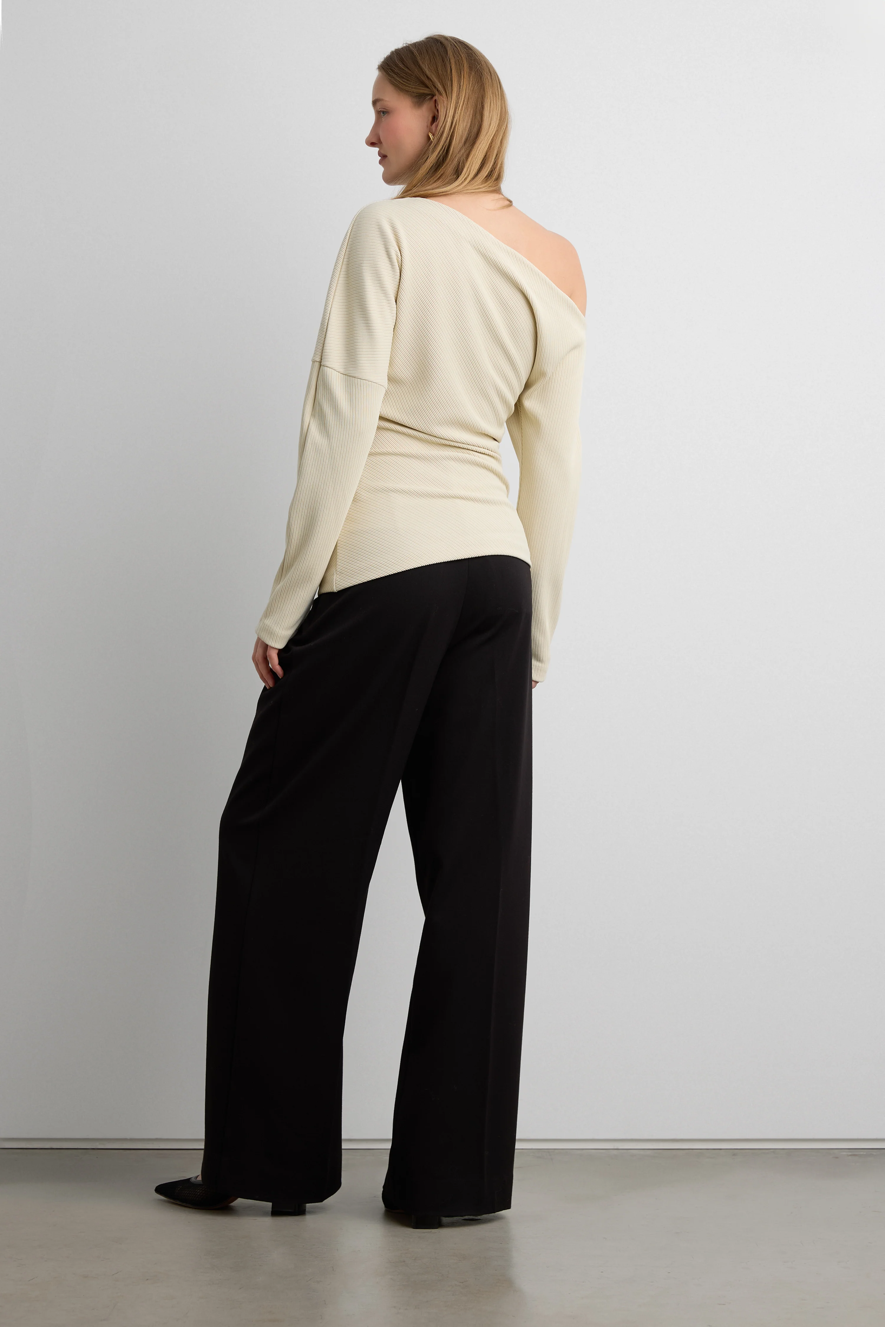 RIBBED KNIT OFF-SHOULDER DRAPED TOP - Image 5