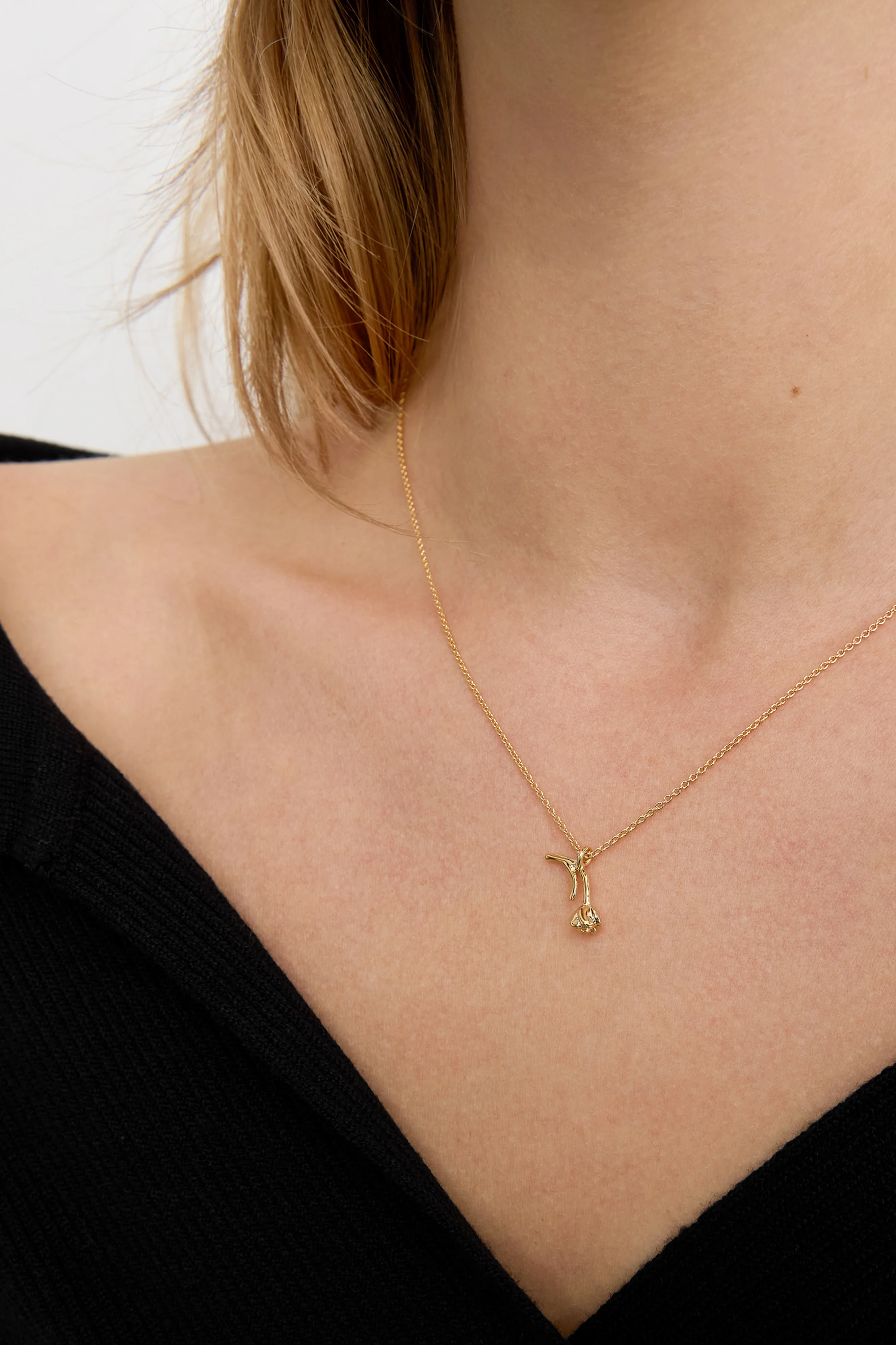 ROSE FIGURE NECKLACE - Image 2