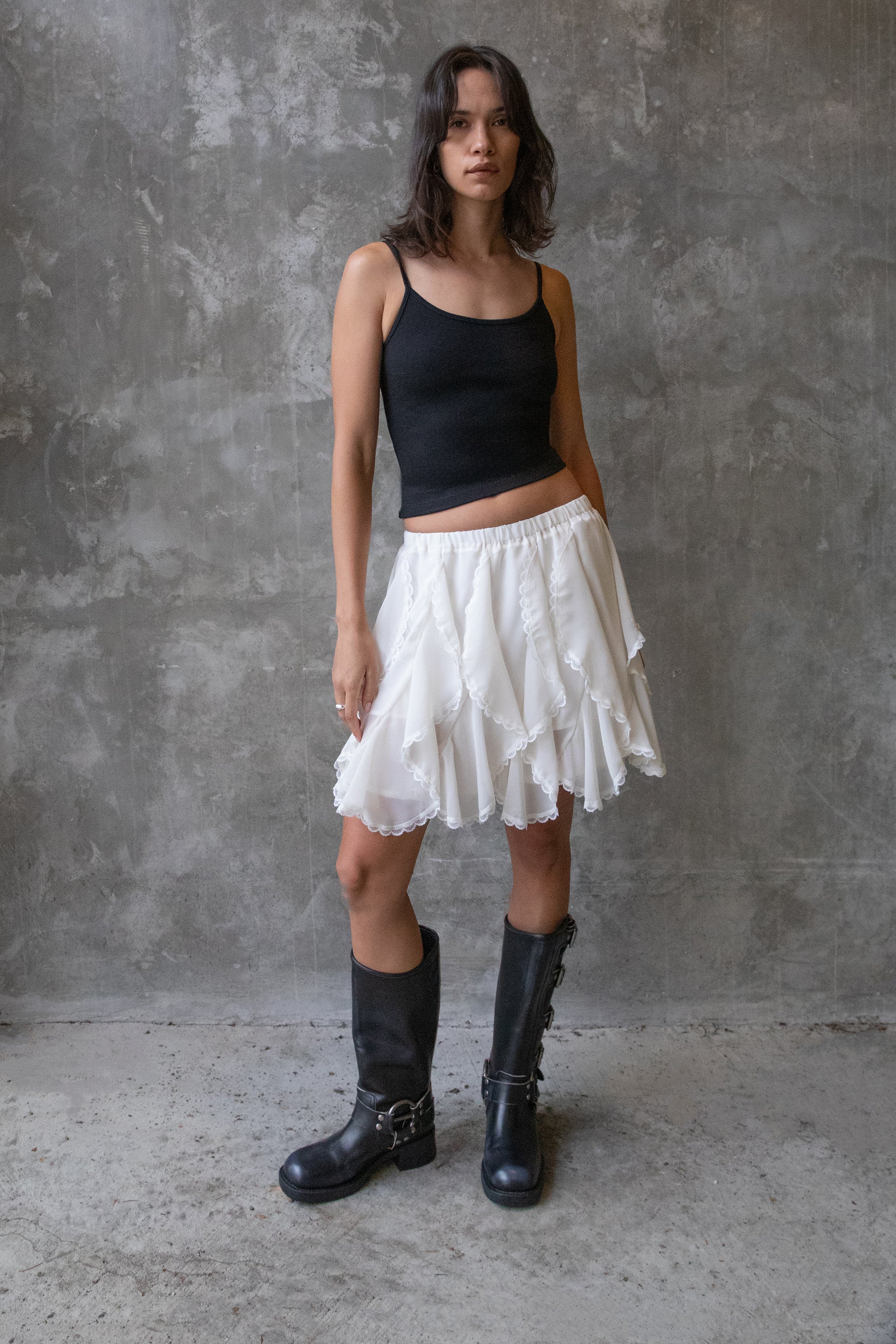 RUFFLE LACE MINI SKIRT - Image 3