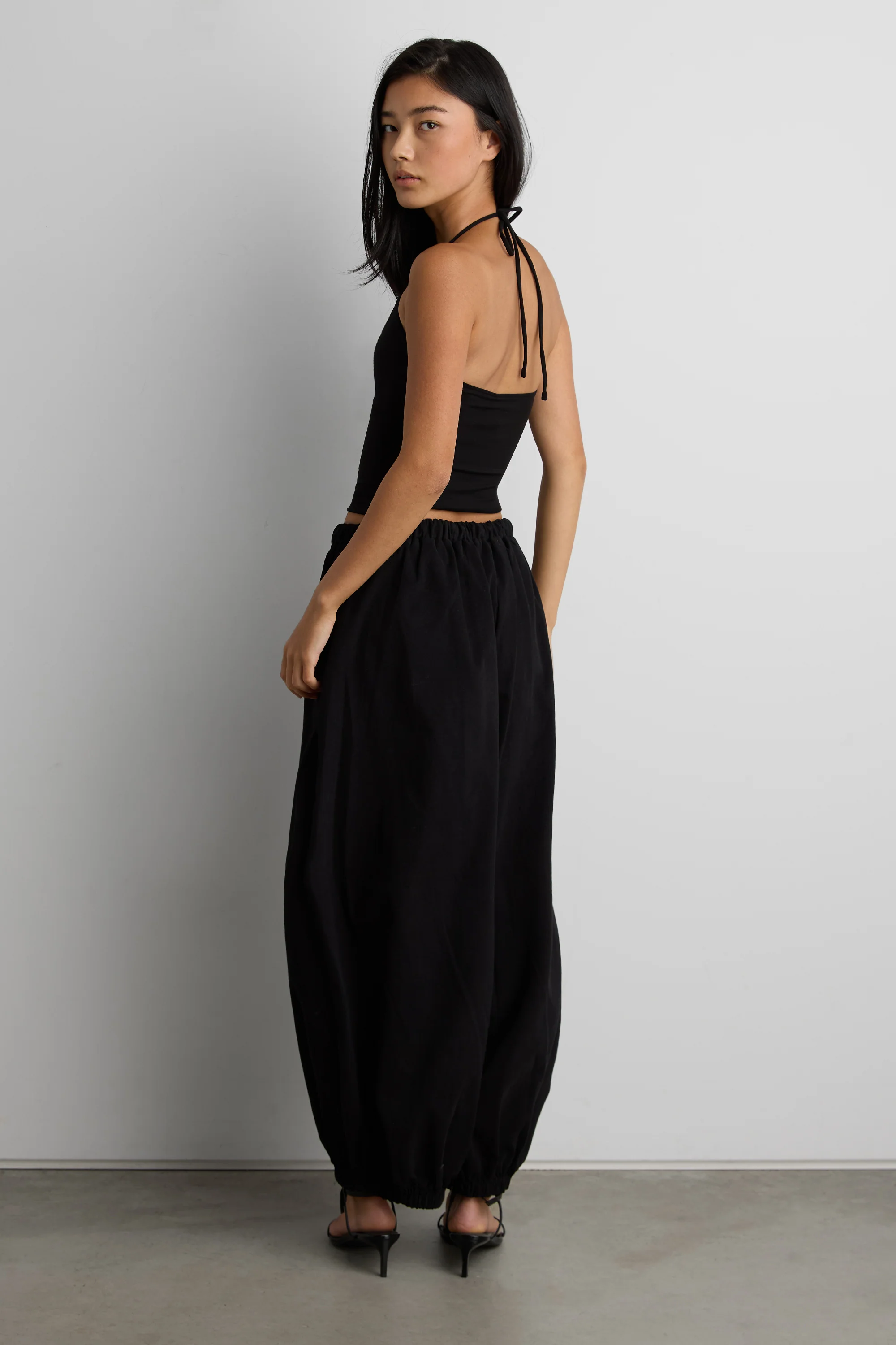SCOOP NECK HALTER TOP - Image 2