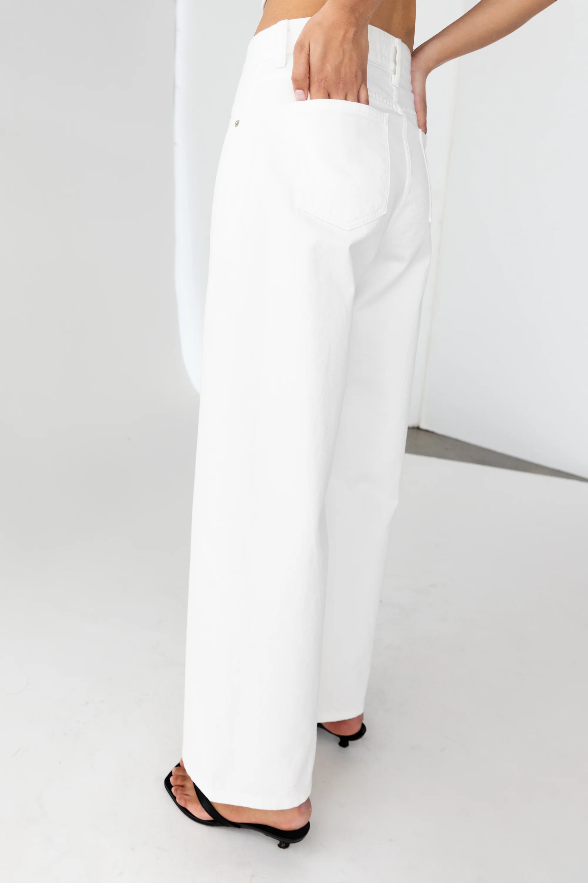 SEAM LINE CURVE WHITE JEAN - Image 5