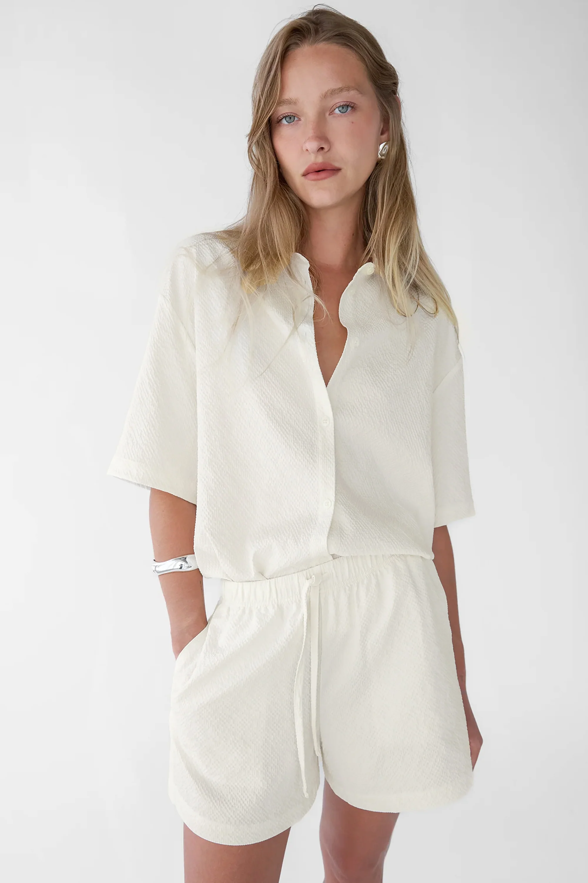 SEERSUCKER DRAWSTRING SHORT - Image 2