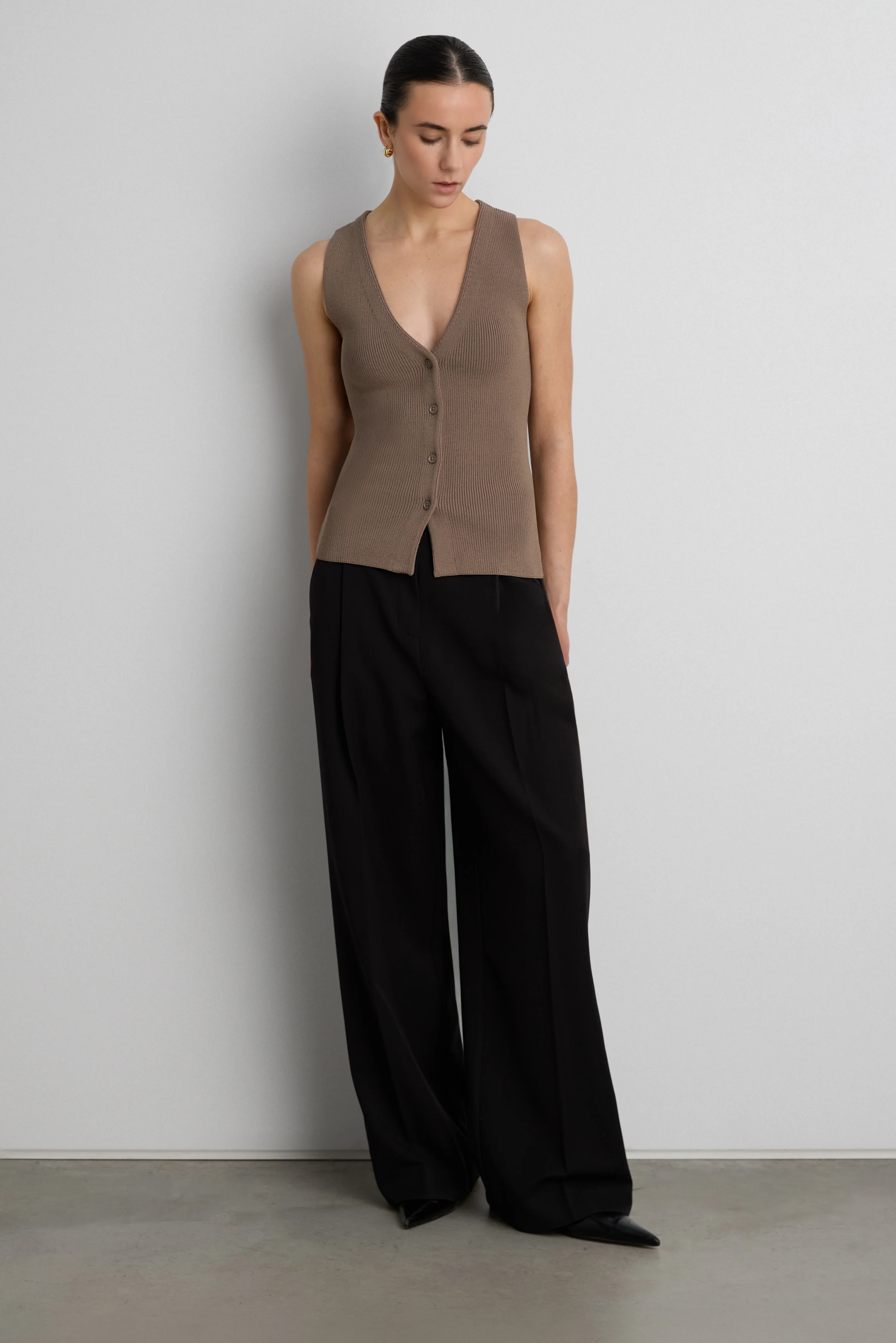 SLEEVELESS BUTTON FRONT KNIT TOP - Image 2