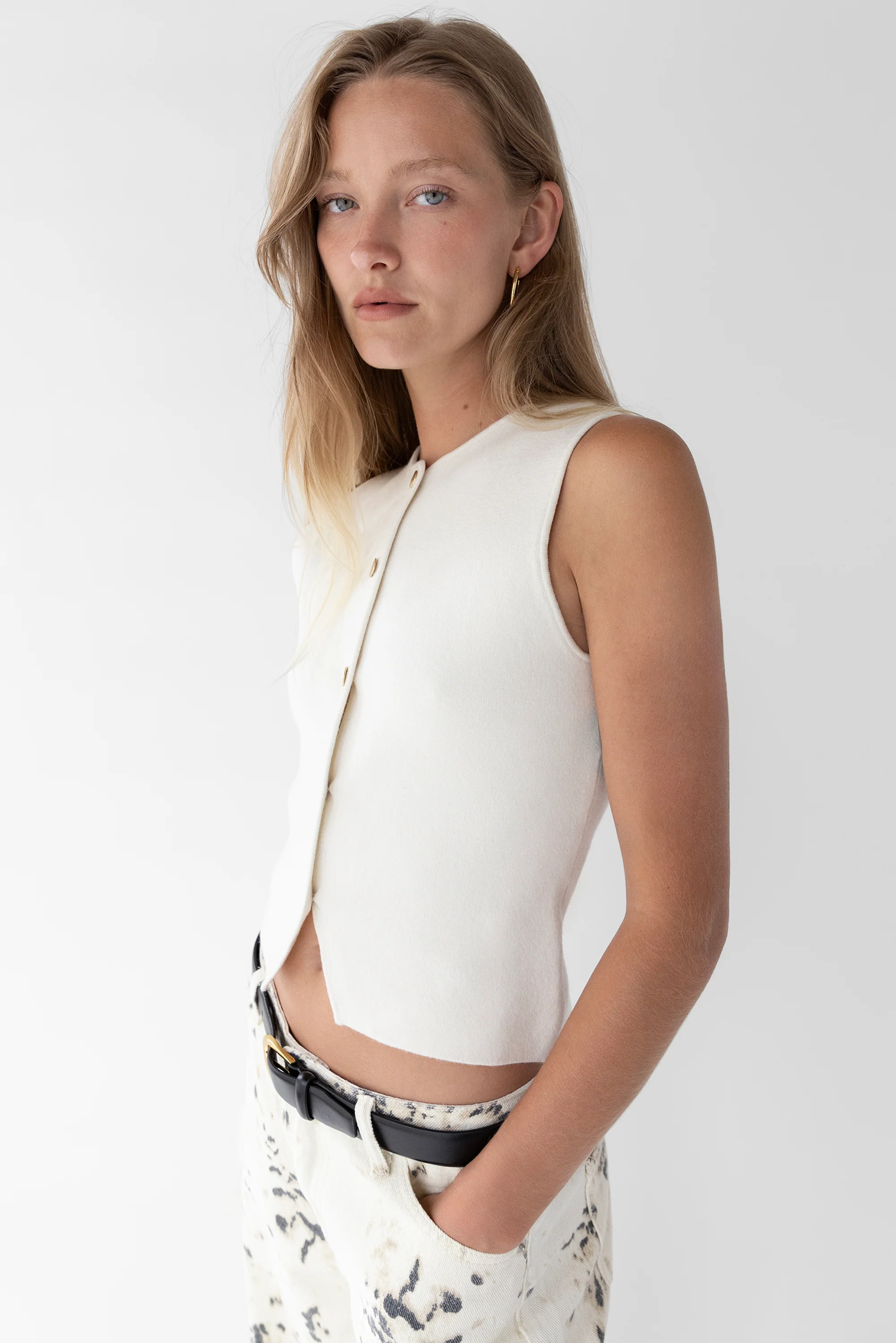 SLEEVELESS KNIT VEST WITH BUTTONS - Image 6