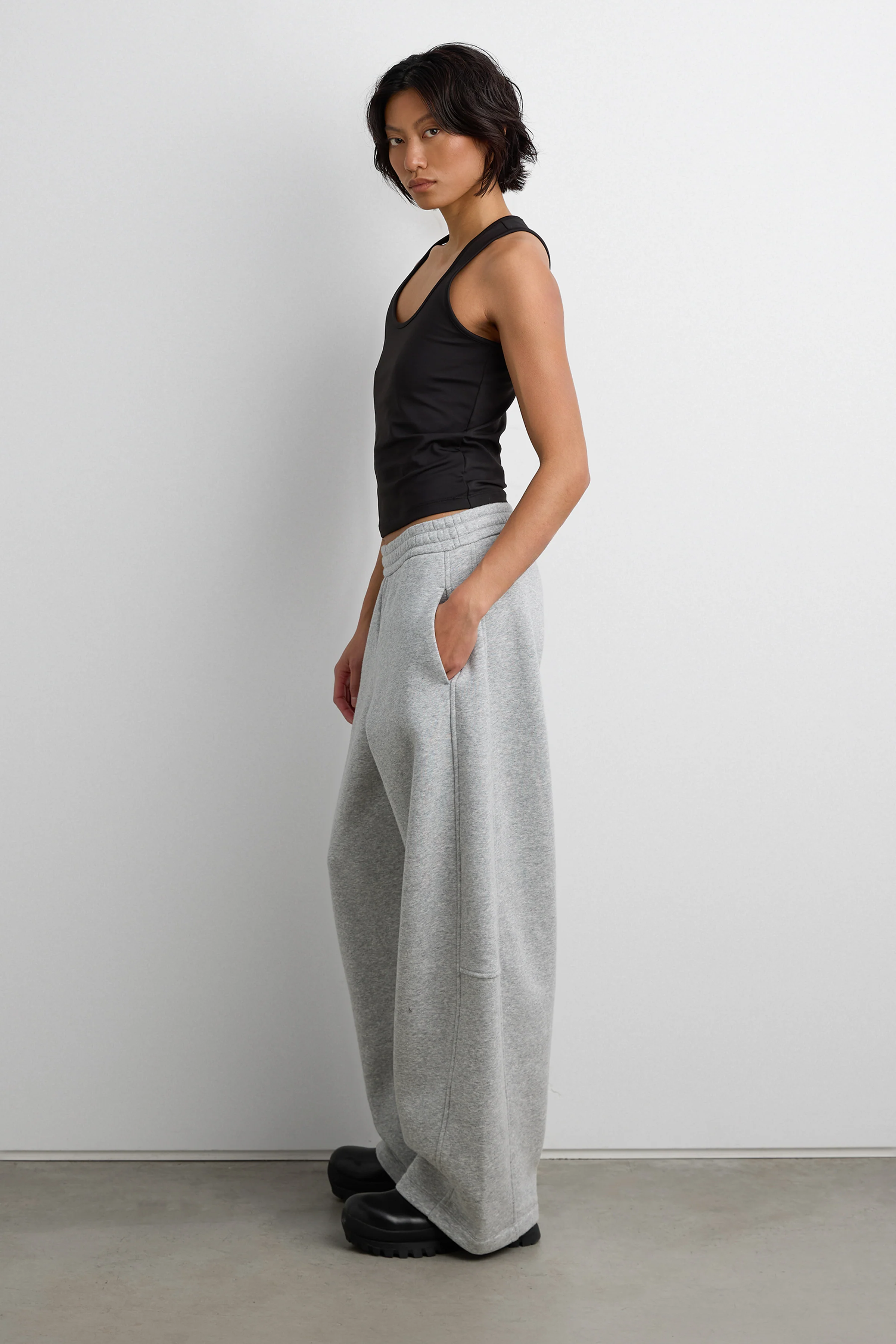 SLIM FIT SCOOP NECK TANK TOP - Image 3