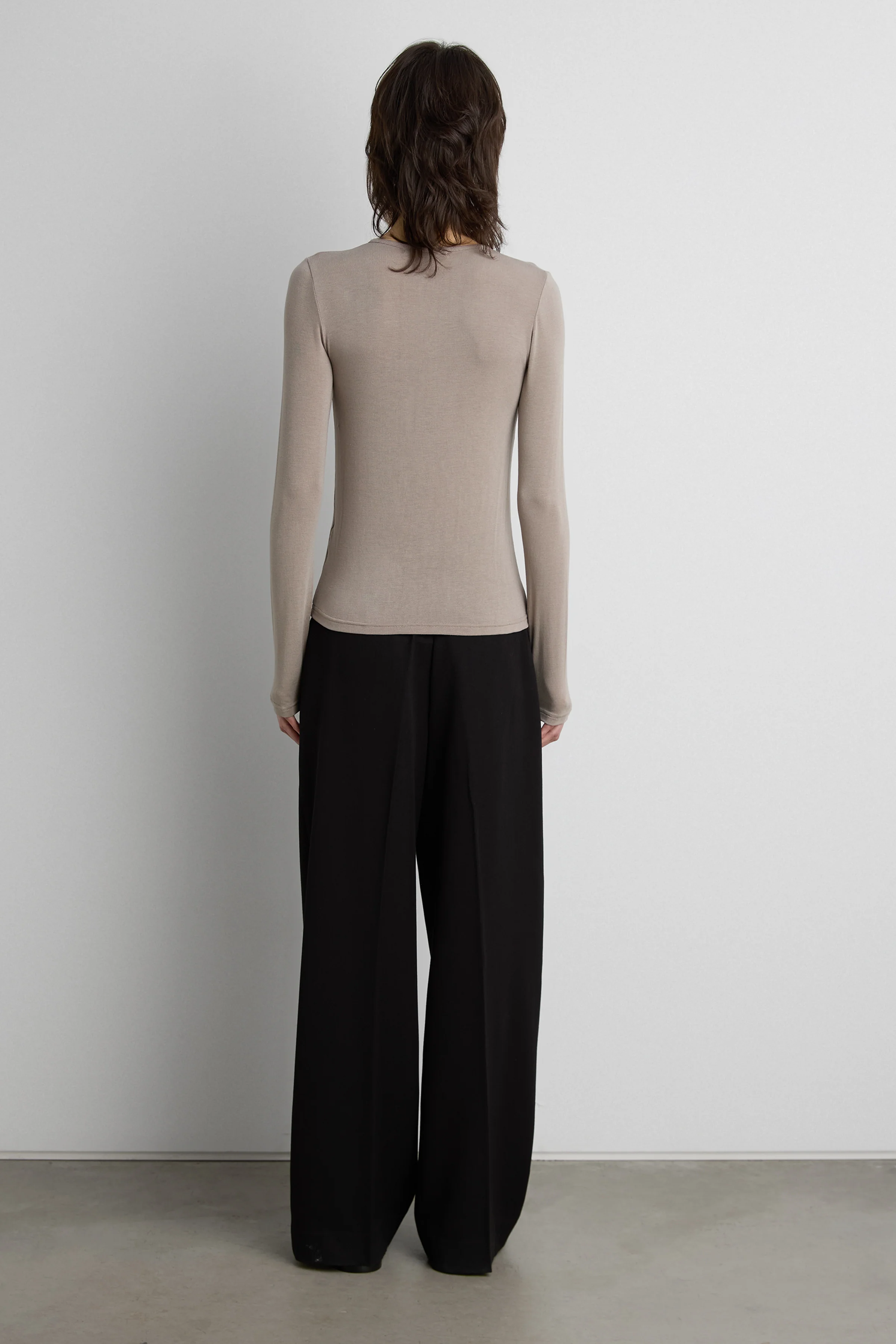 SOFT CLASSIC LONG SLEEVE TOP - Image 17