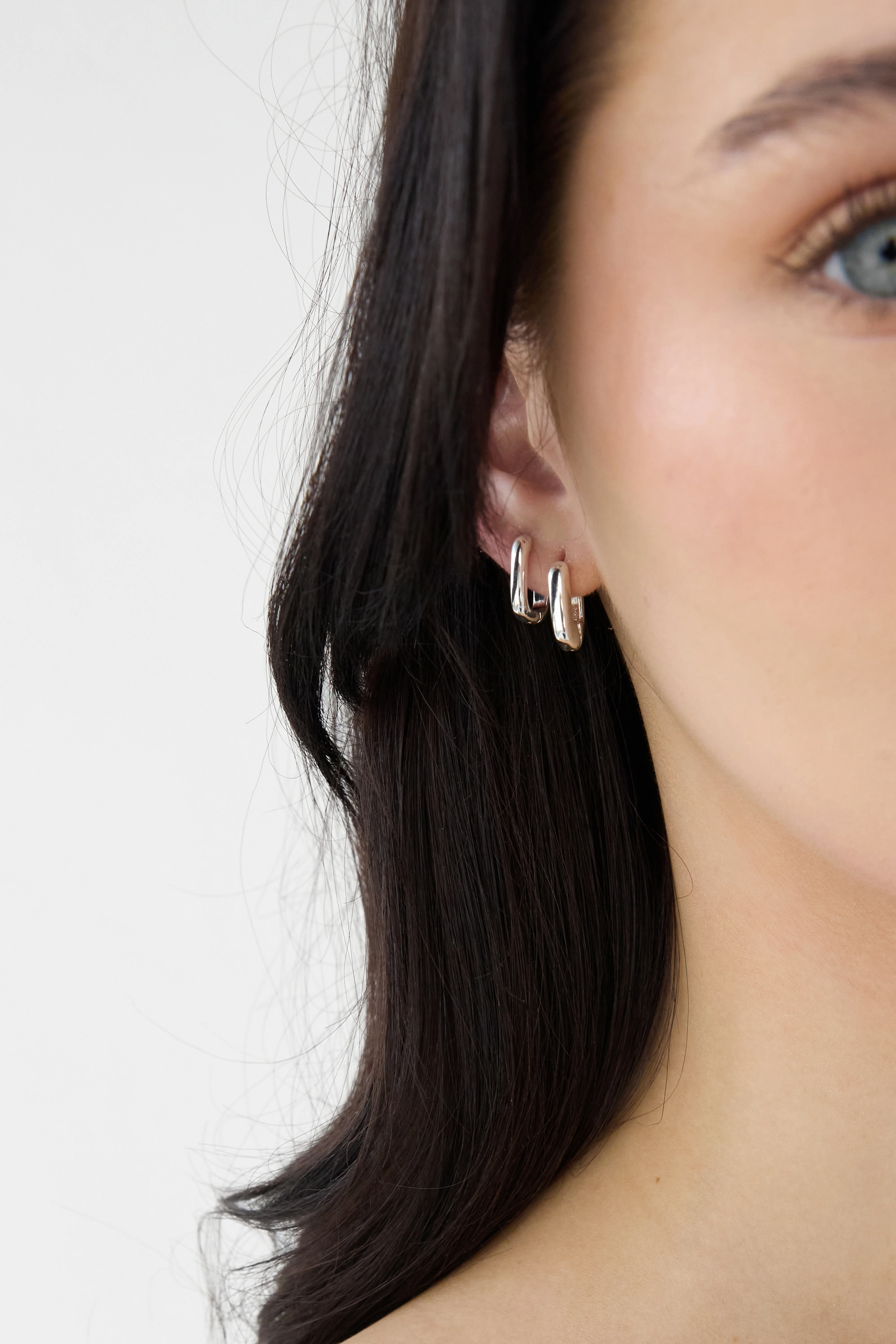 SQUARE HUGGIE EARRING SET - Image 3