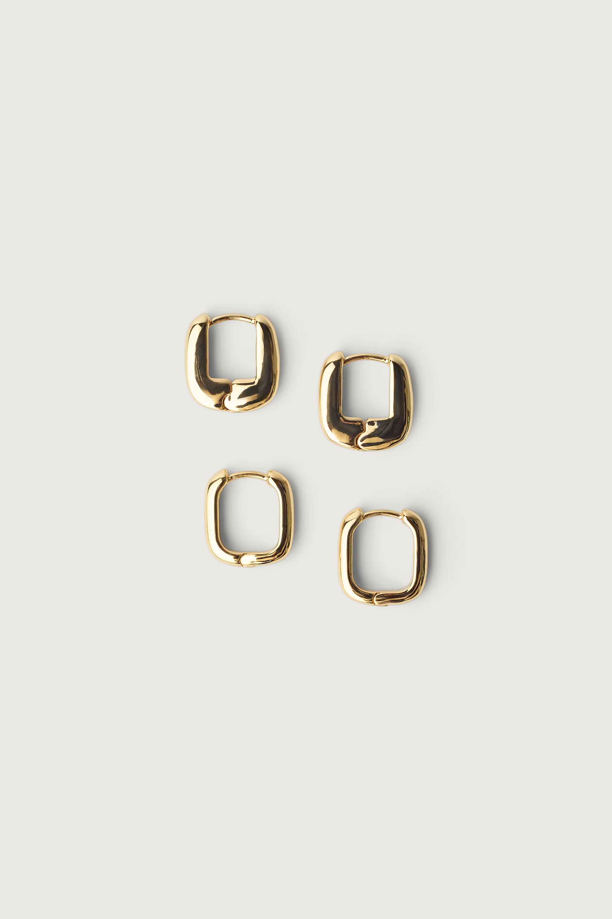 SQUARE HUGGIE EARRING SET - Image 4