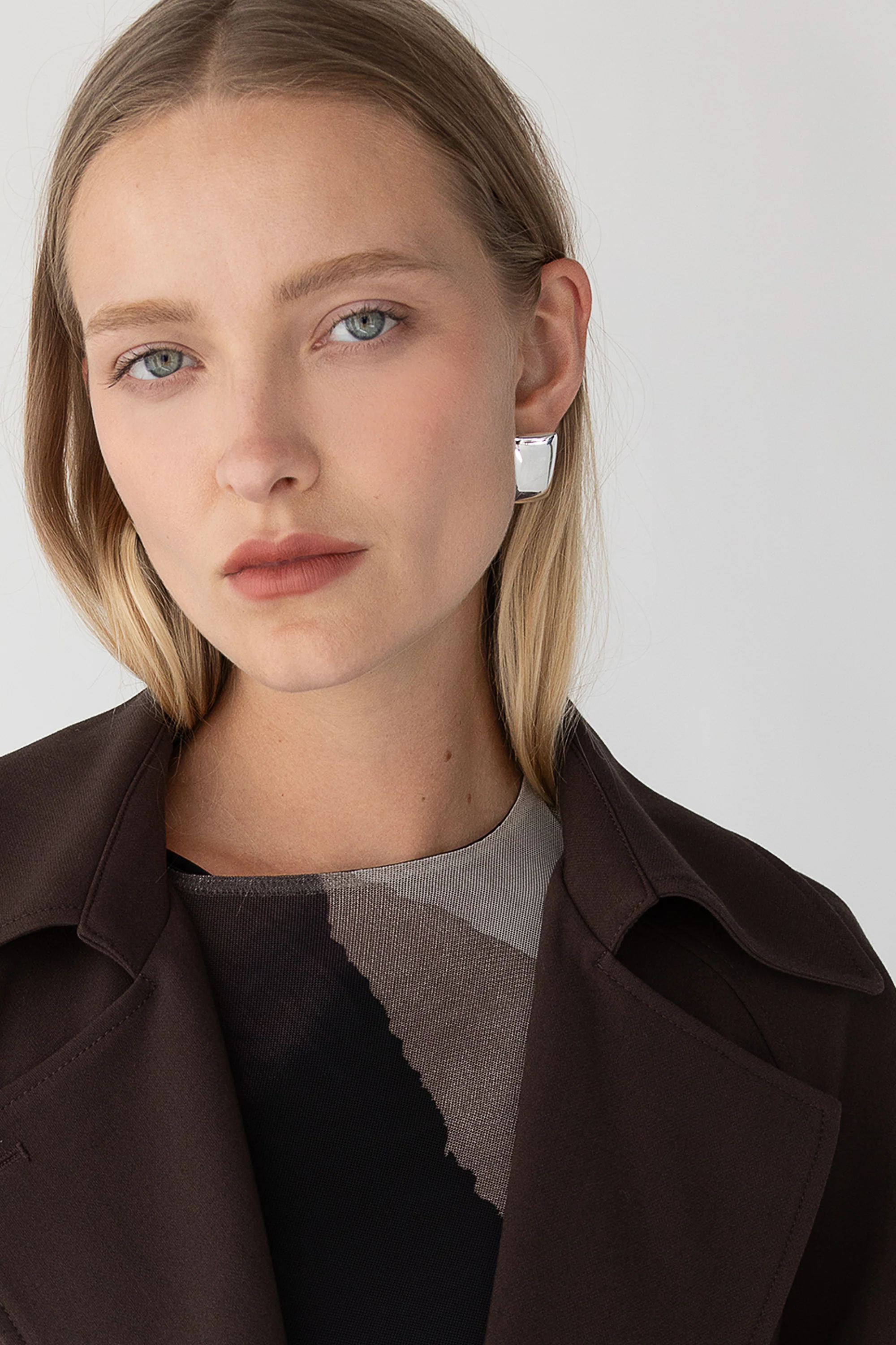 STUD SQUARE EARRING - Image 6