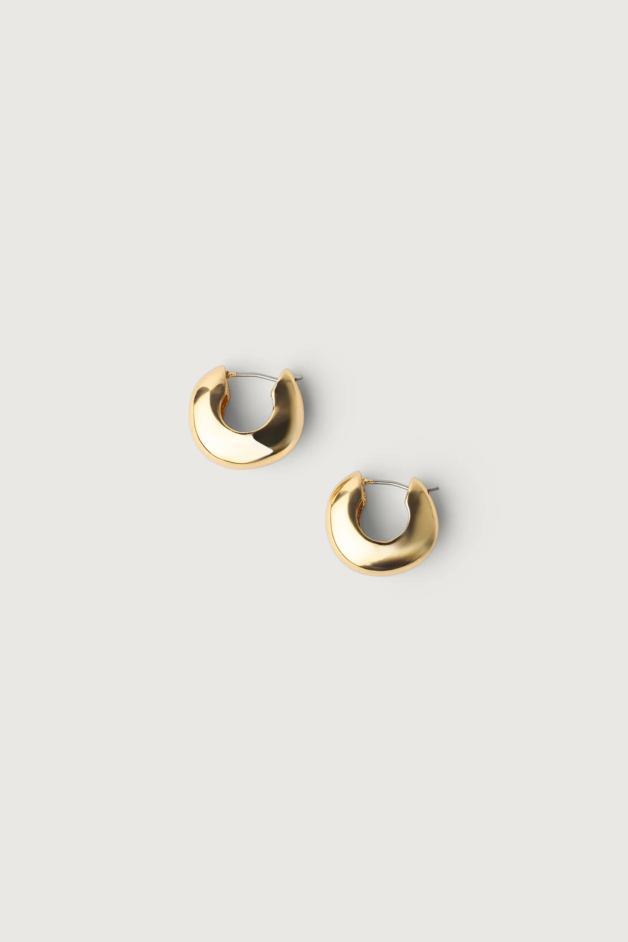 THICK HUGGIE HOOP EARRINGS - Image 3
