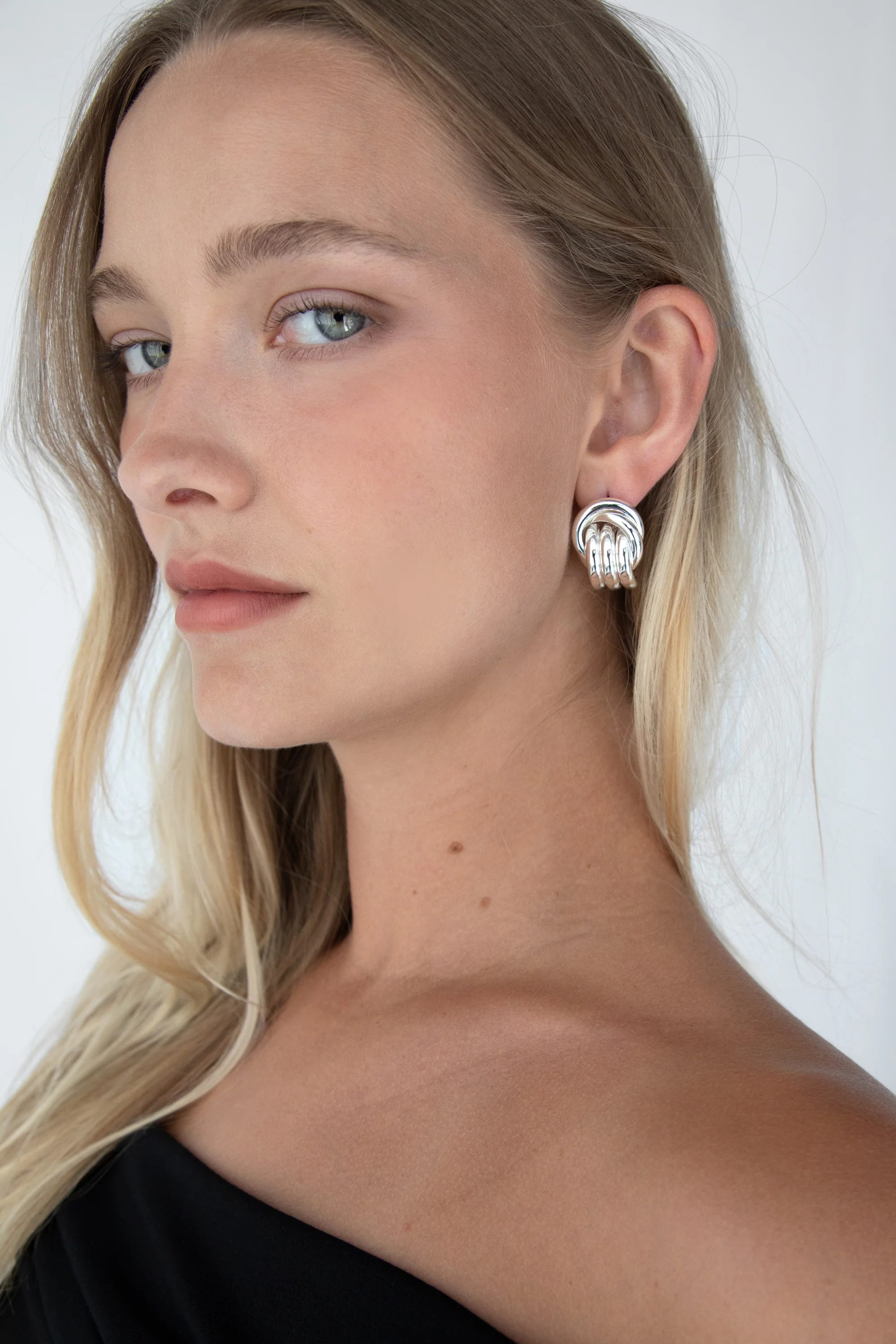 TRIPLE HOOP EARRING - Image 3