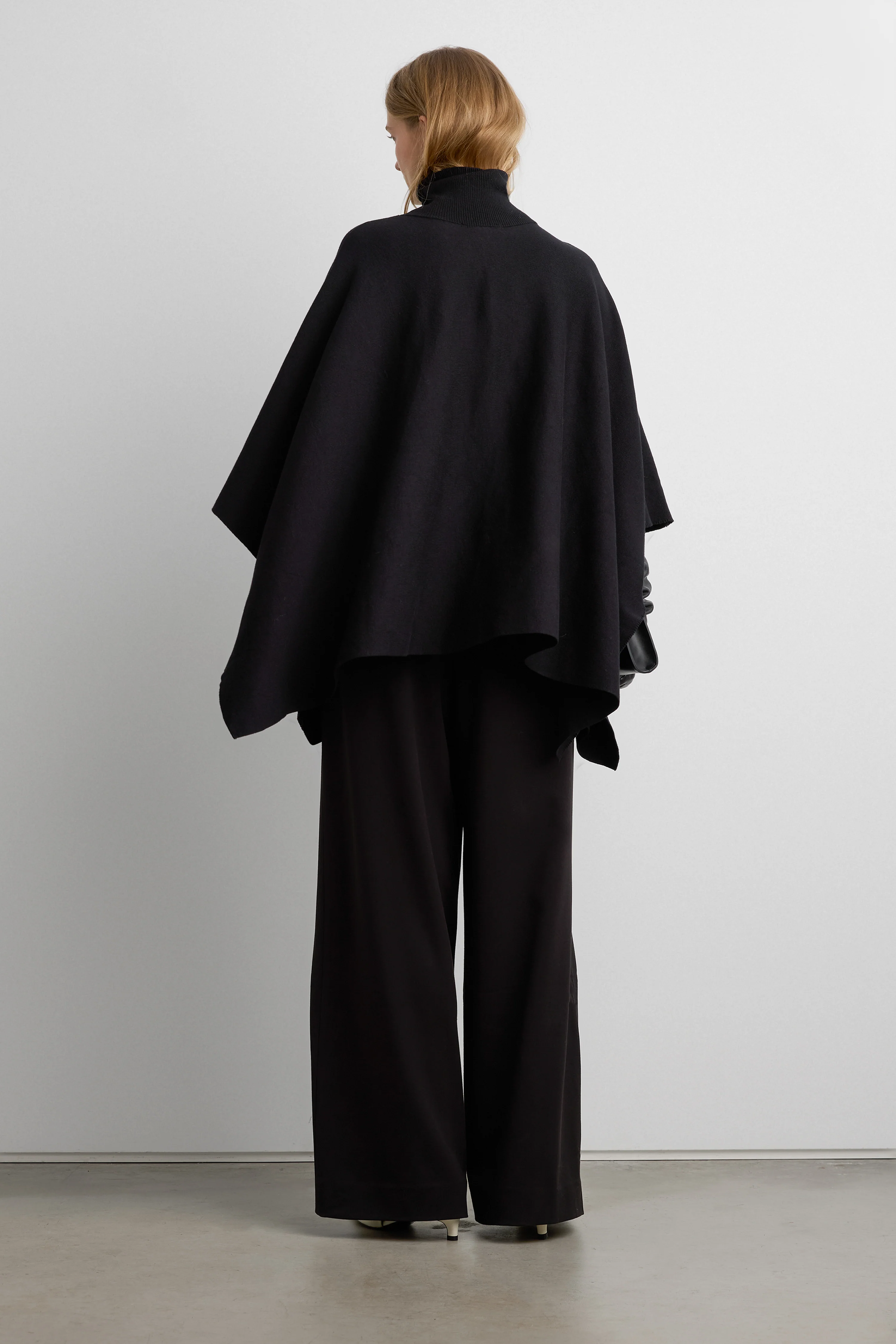 TURTLENECK CAPE - Image 4
