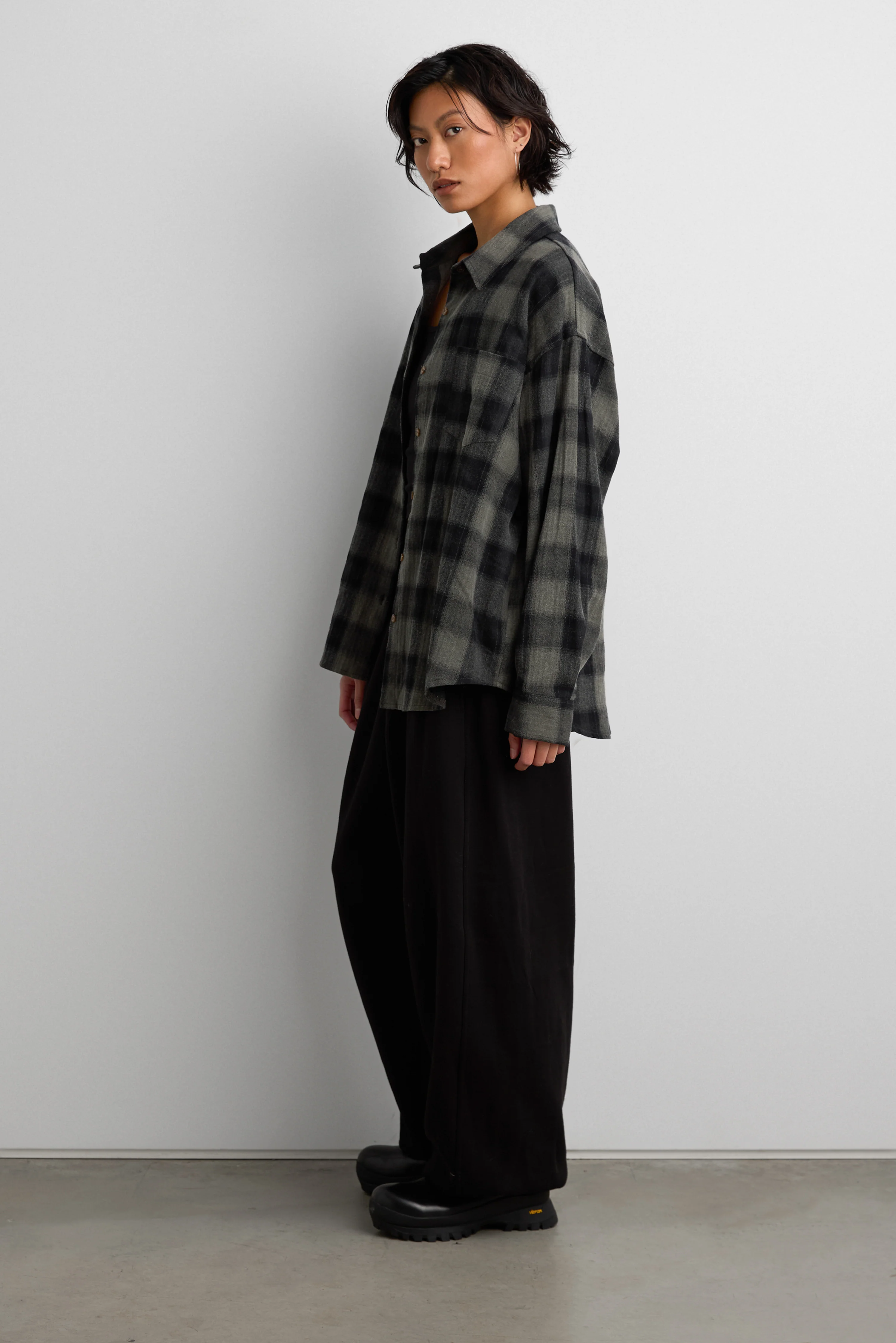 VINTAGE PLAID BUTTON UP SHIRT - Image 2