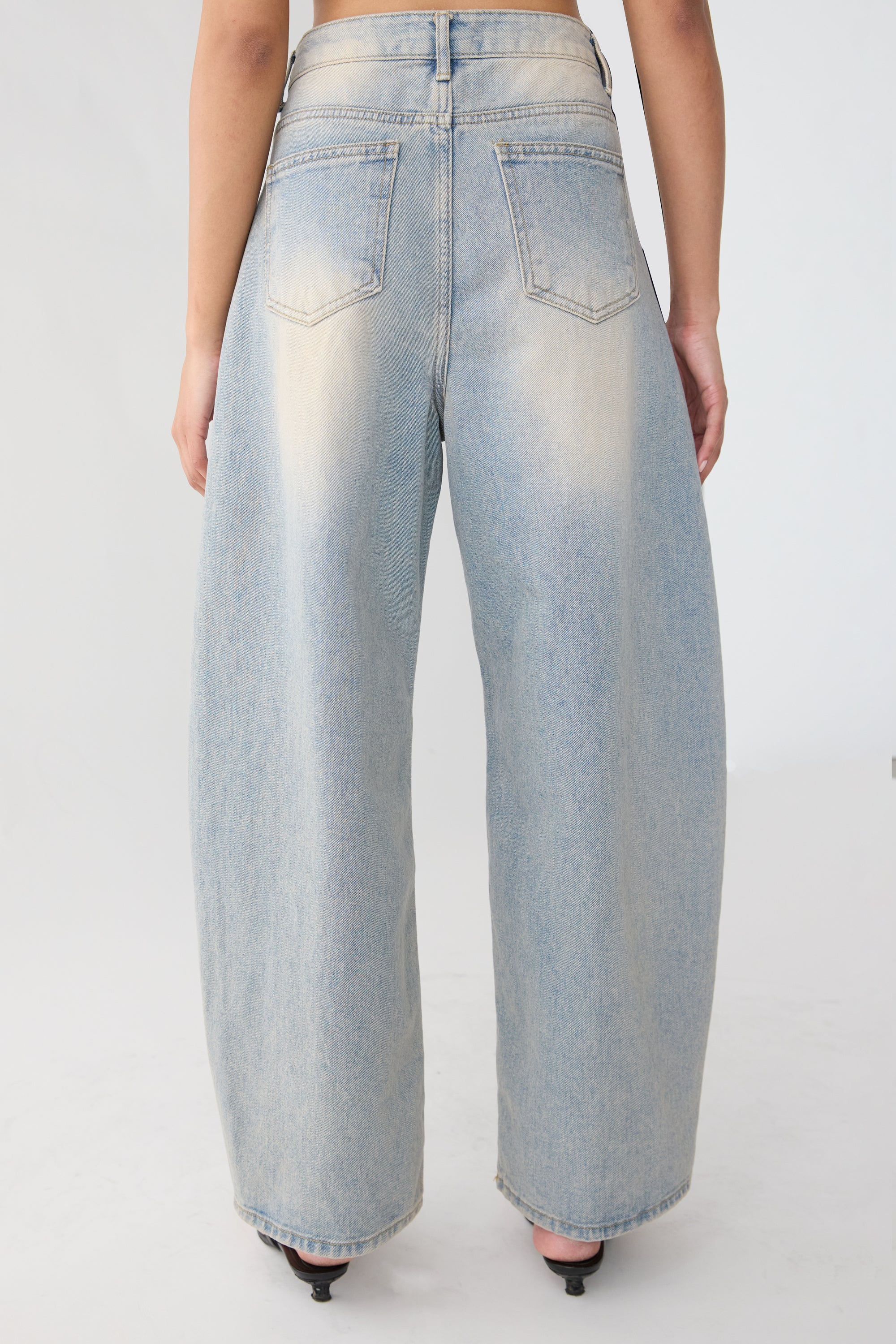 VINTAGE WASH BARREL JEAN - Image 4