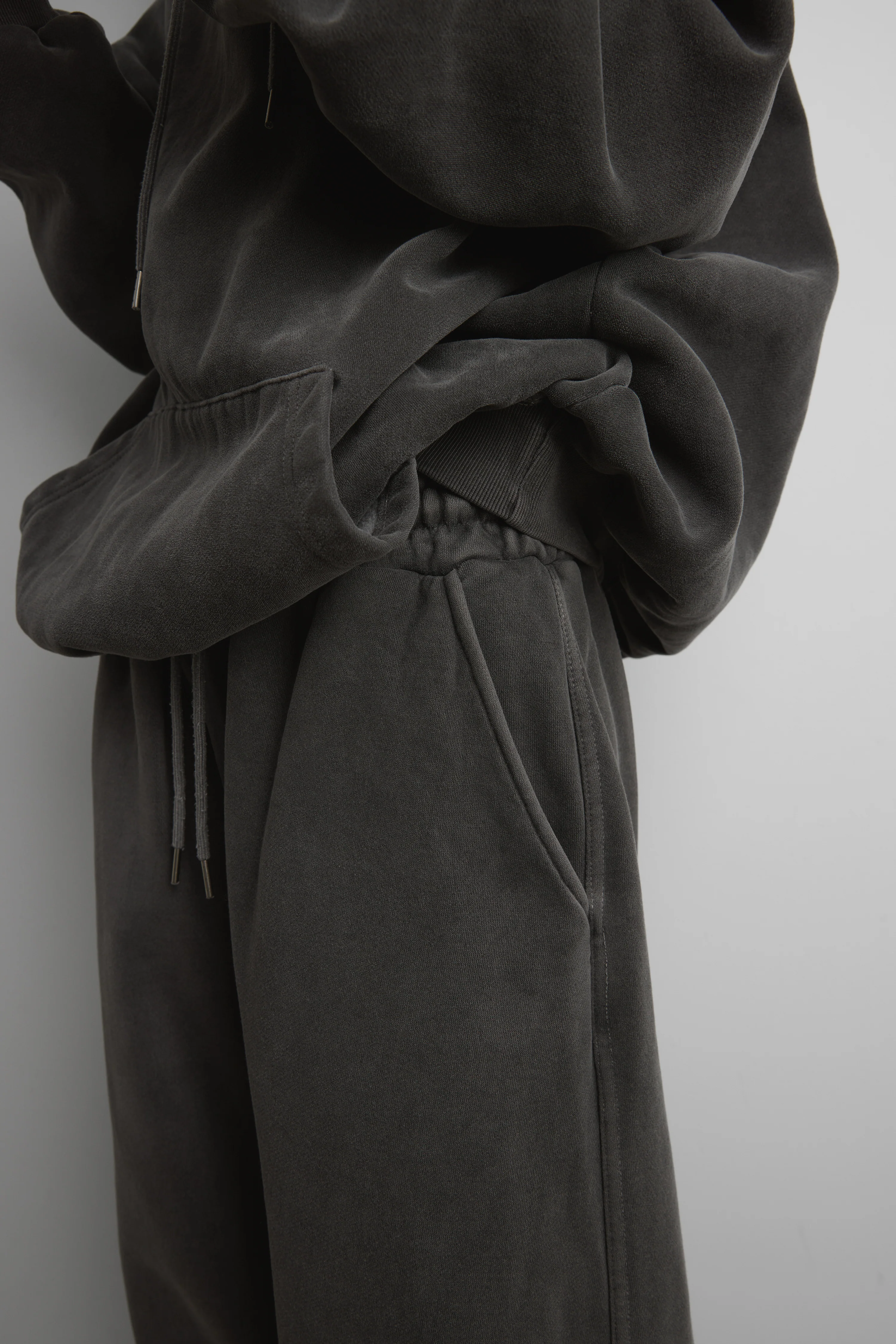 FLEECE STUDIO BOYFRIEND SWEATPANT - Image 9