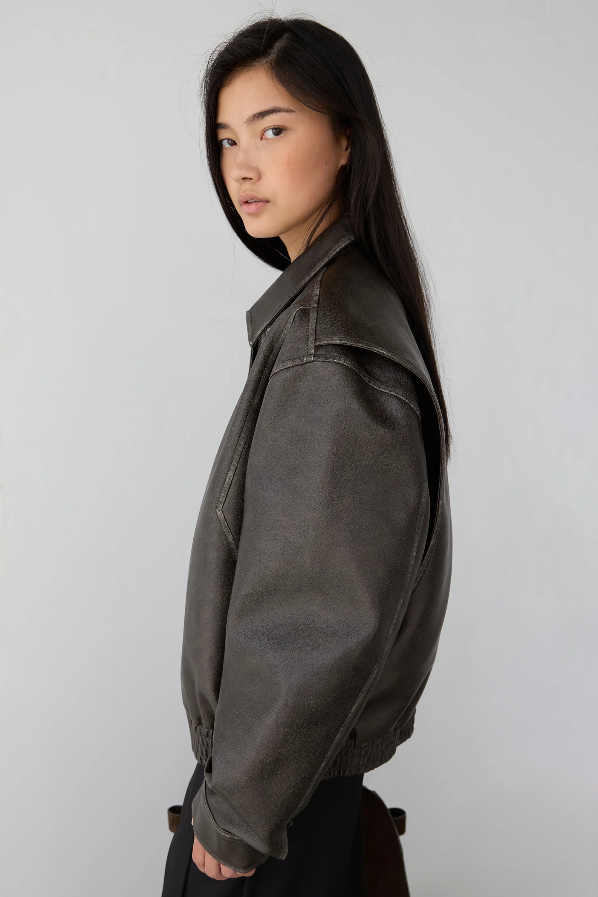 VINTAGE INSPIRED VEGAN LEATHER BOMBER JACKET - Image 3
