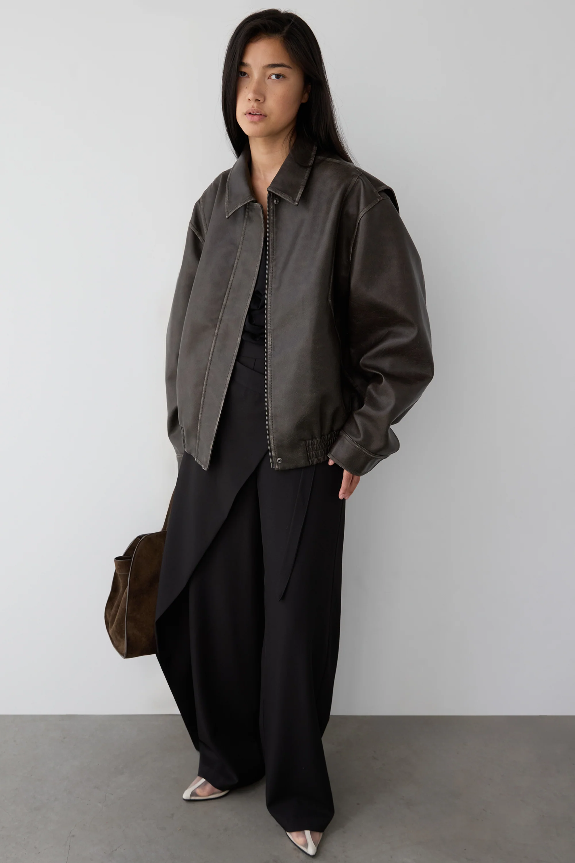 VINTAGE INSPIRED VEGAN LEATHER BOMBER JACKET - Image 4