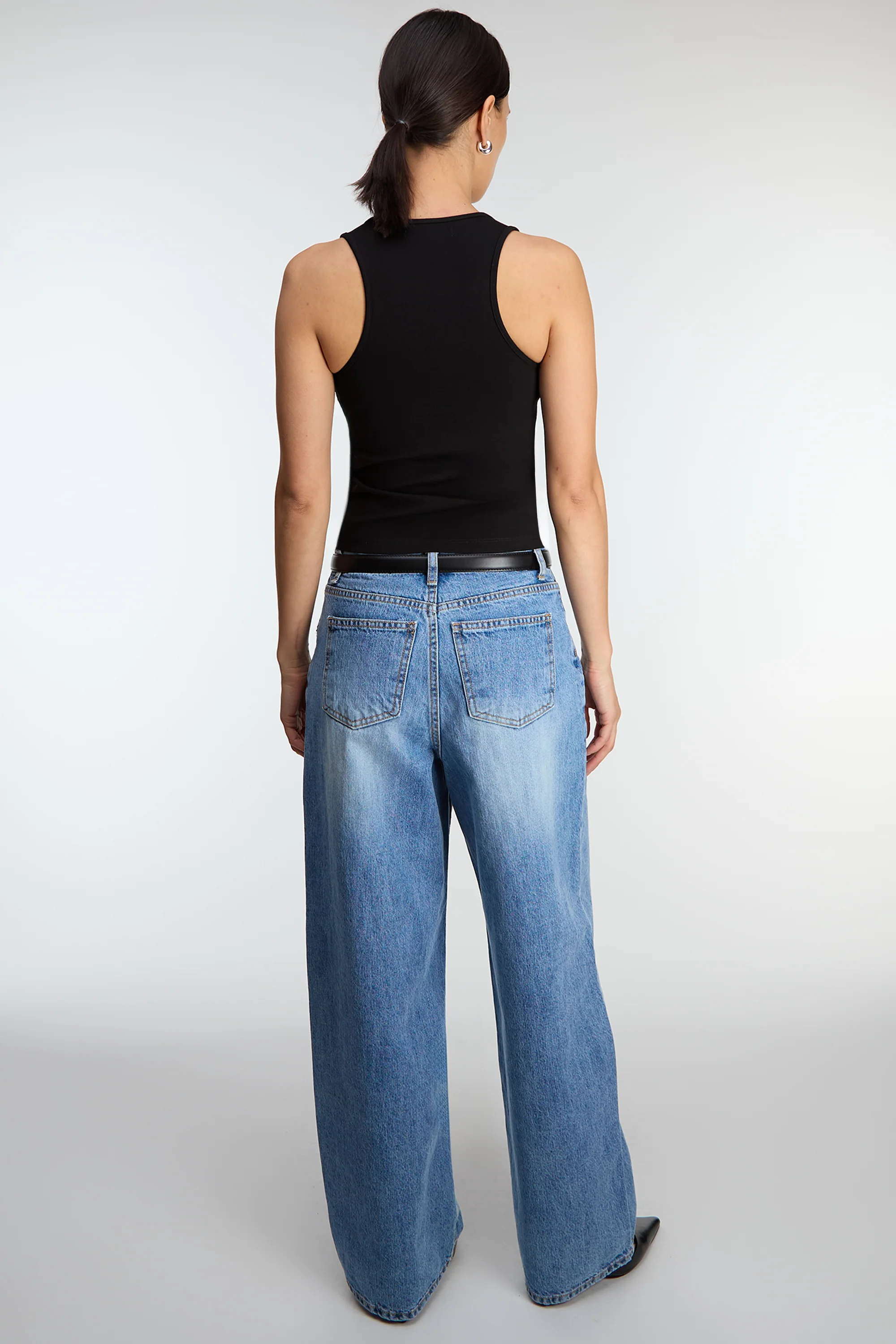 30" LENGTH LIGHT WASH CURVED LEG JEAN - Image 4