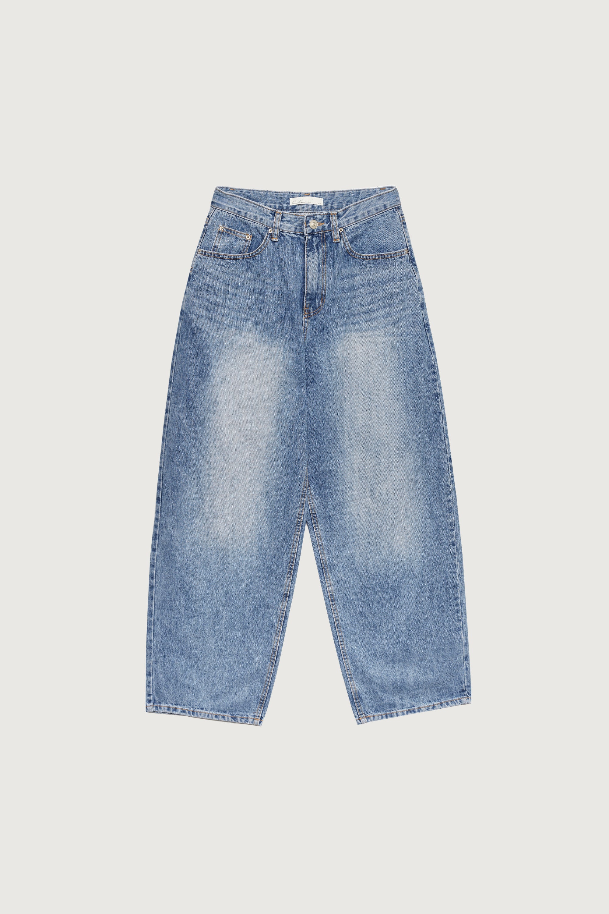30" LENGTH LIGHT WASH CURVED LEG JEAN - Image 5
